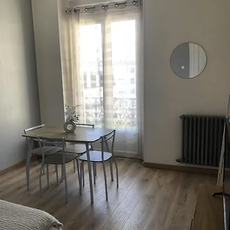 Apartament 25m2 Avec Parking Et Balcon Centre *