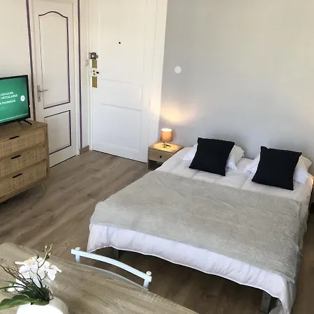 Apartament 25m2 Avec Parking Et Balcon Centre *